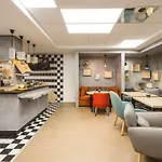波尔多市中心圣让车站宜必思酒店 酒店 波尔多