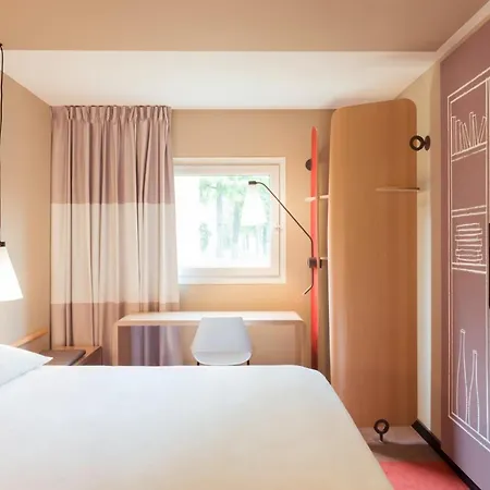 Ibis Centre - Gare Saint-jean Hotel