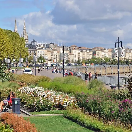 Ibis Centre - Gare Saint-jean Hotel