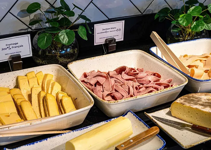 波尔多市中心圣让车站宜必思酒店 3*