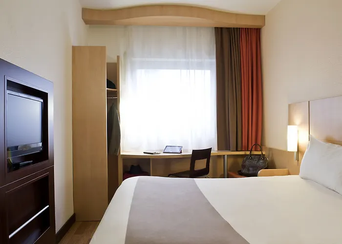 Ibis Centre - Gare Saint-jean Hotell 3*